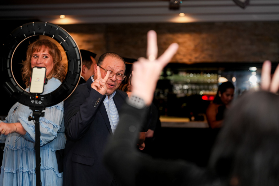 360 Photo Booth Guest Capacity: How Many Fit in Sydney?