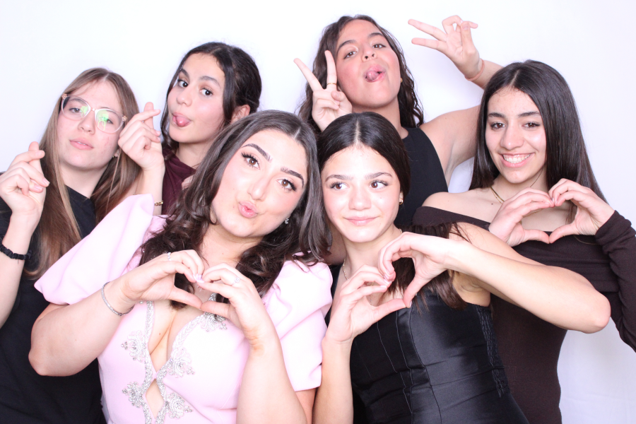 Photo Booth Keychain Stations: The Trend Showing Up at Sydney School Formals in 2026