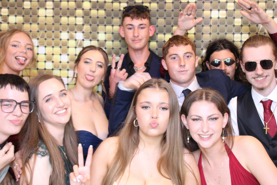 Do Big Friend Groups Fit in a 360 Photo Booth? What Sydney Year 12 Students Should Know Before Their Farewell