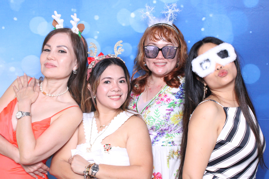 Which Photo Booth Backdrop Suits a Sydney Christmas Party?