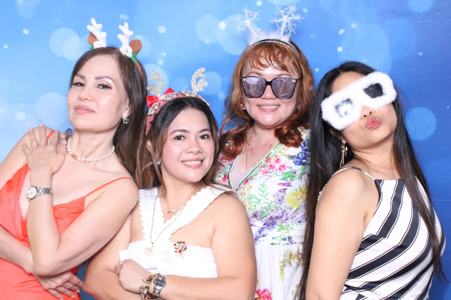 Which Photo Booth Backdrop Suits a Sydney Christmas Party?